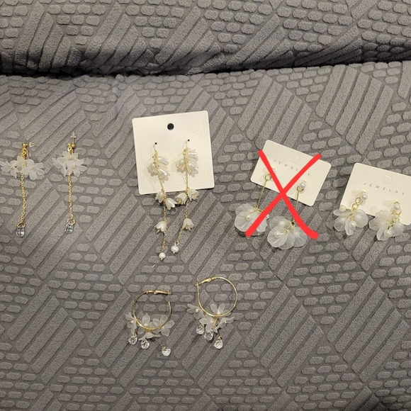 Delicate floral earrings - Picture 1 of 5